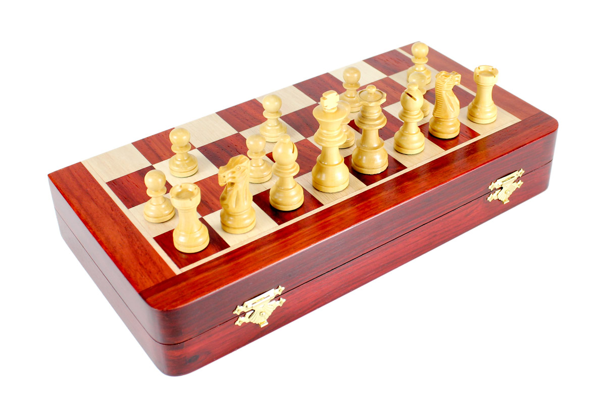2 extra Queens provided with this set. Total 34 Chess Pieces.